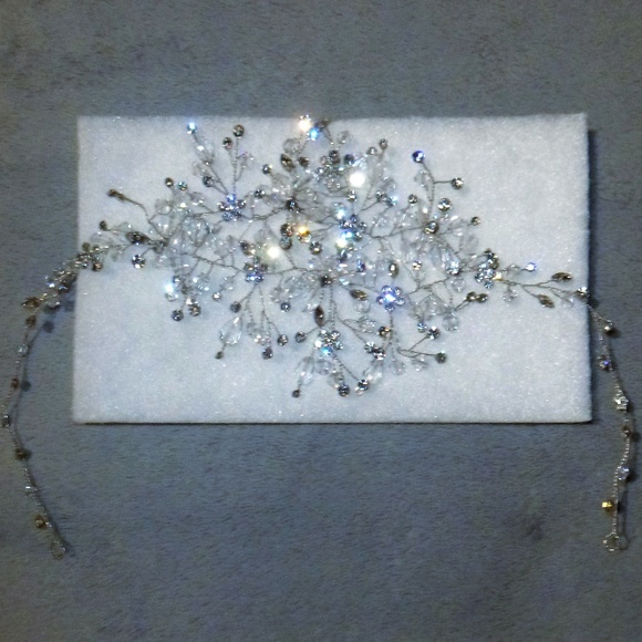 Crystal Bridal Hairpiece, tried on only for trial main image 6